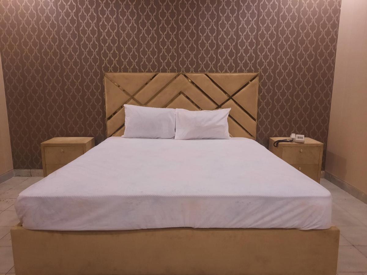 Royal Fort Executive Hotel Gulberg Lahore Eksteriør bilde