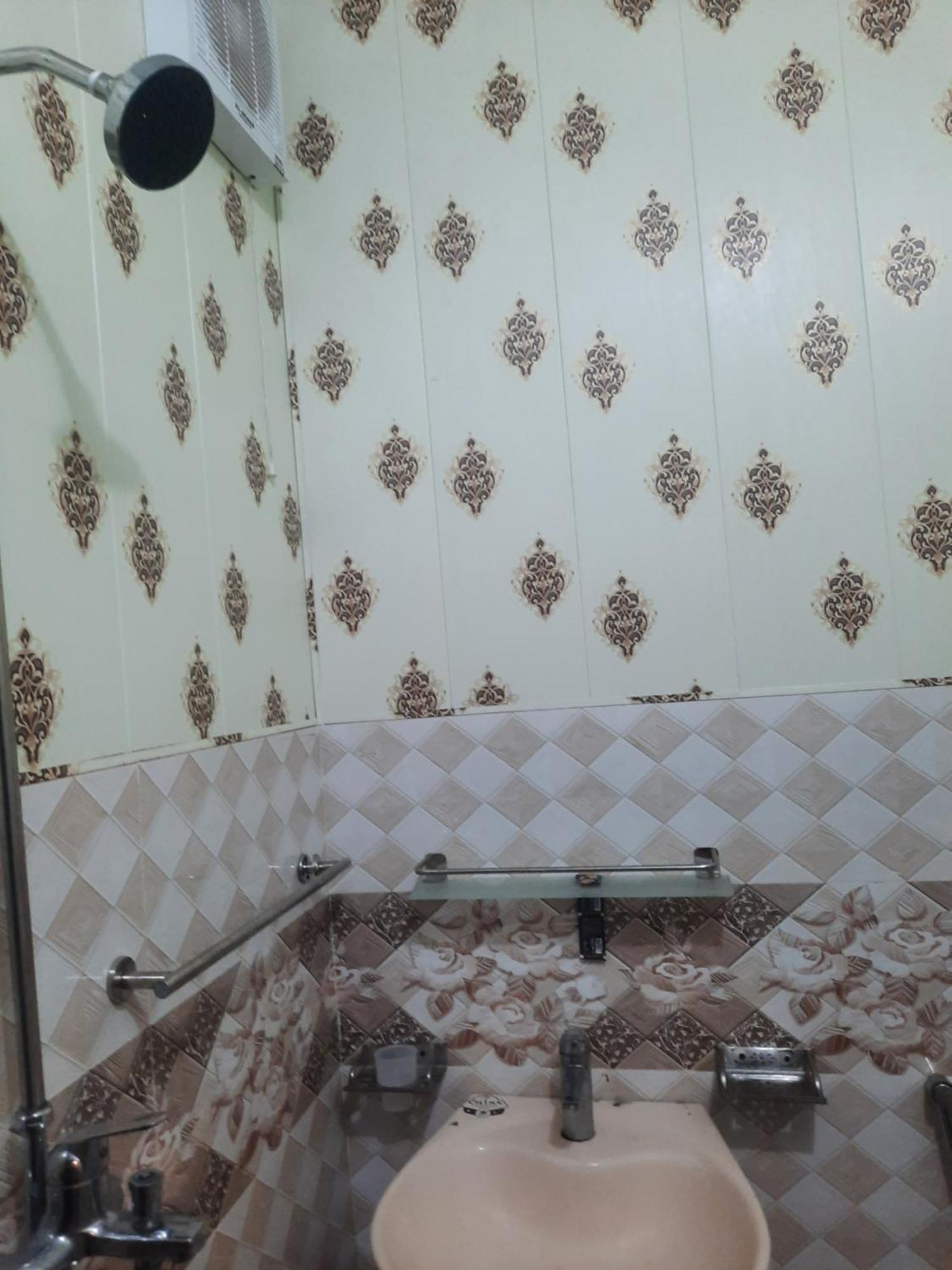 Royal Fort Executive Hotel Gulberg Lahore Rom bilde