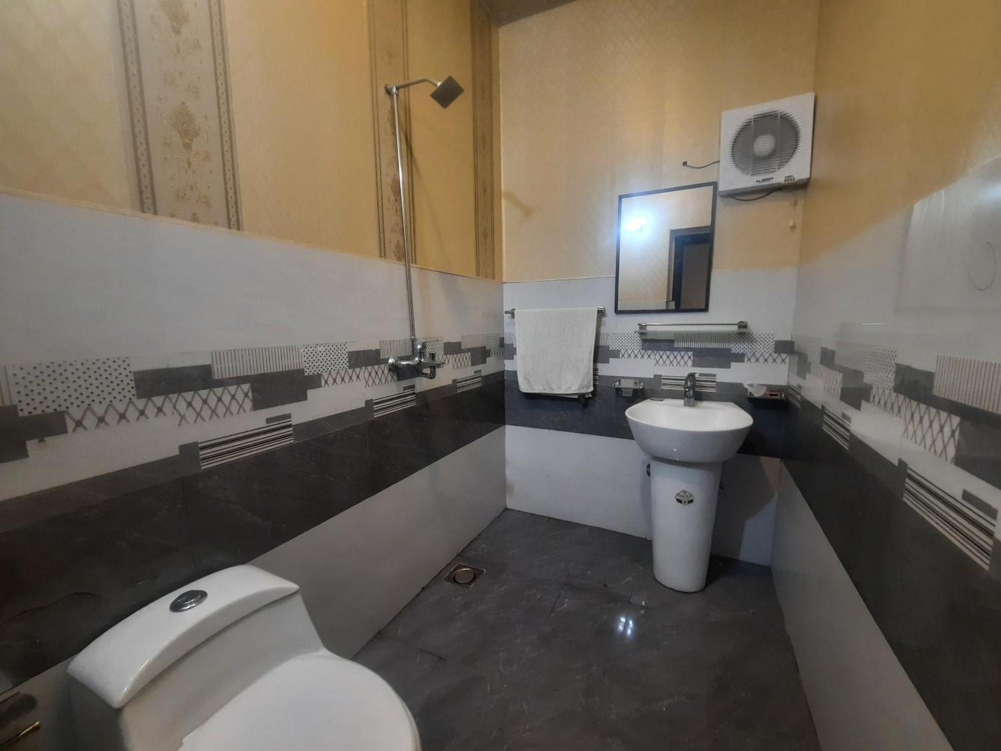 Royal Fort Executive Hotel Gulberg Lahore Rom bilde